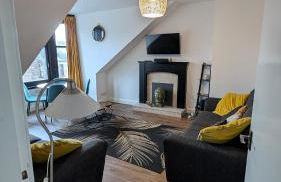 Lovely 2 Bedroom Apartment in Central Location - Photo 5