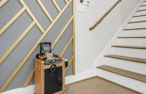 Gray Lux Hse 3BR 3 and half Ba MedCenter DownTWN HotTub - Photo 22