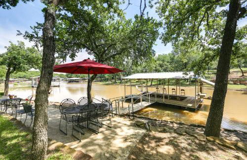 Papas Lakefront Hideaway - Photo 1