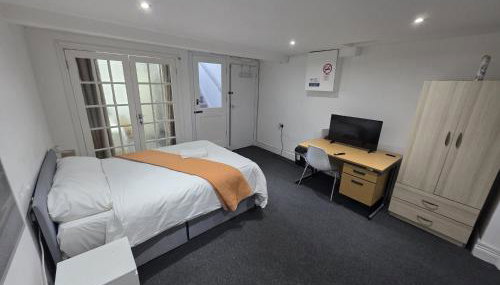 Spacious 3-Bedroom Apartment Near Stratford, 1 Minute From Train Station - Foto 2