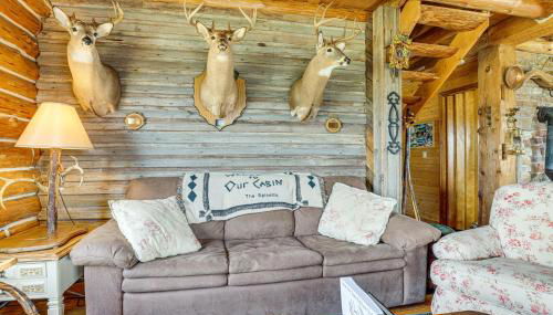 Log Cabin with Pond and Trail Access in Almond! - Foto 5