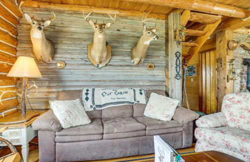 Log Cabin with Pond and Trail Access in Almond! - Foto 5