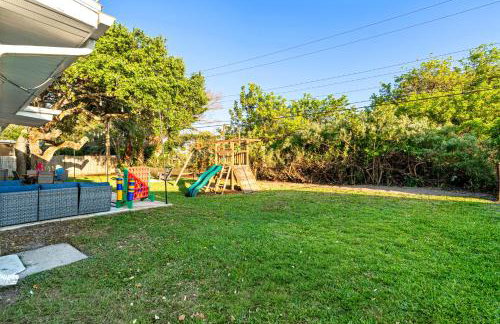Surf Drive - Ultimate Beach Getaway for Families - Photo 50