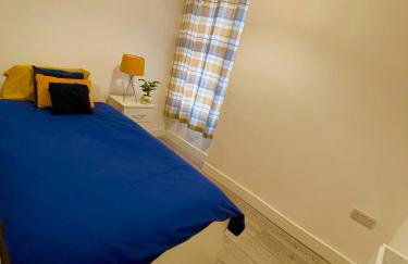 Neath, South Wales Getaway - 4 Bedroom Home -7 Guests - Free Parking - Foto 12