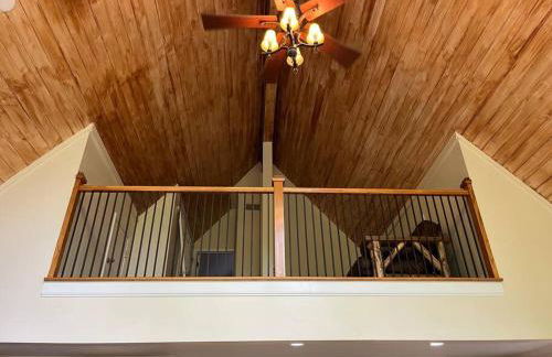 Helen, GA Bear Paw Haus 4 bdrm, sleeps 10, fire pit, pool table, on Golf course - Foto 23