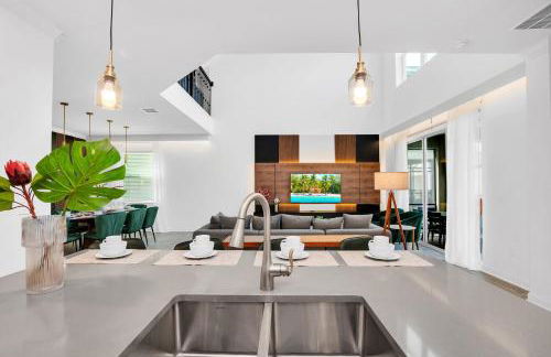 5BR Family Haven Near Disney with Private Pool - Foto 32