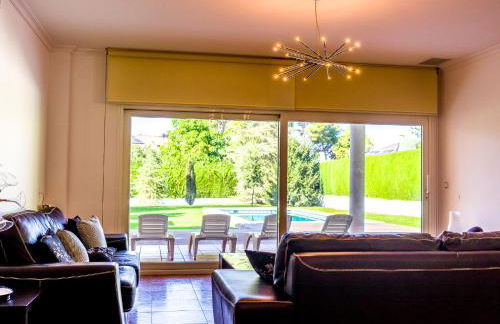 Casa Chalet Villa con piscina, jardín y aire acondicionado cerca de Valencia en La Eliana-L'Eliana - Foto 4