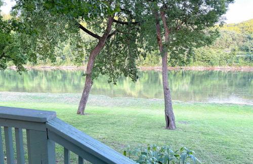 Riverfront Retreat - Right next to the White River - Foto 10