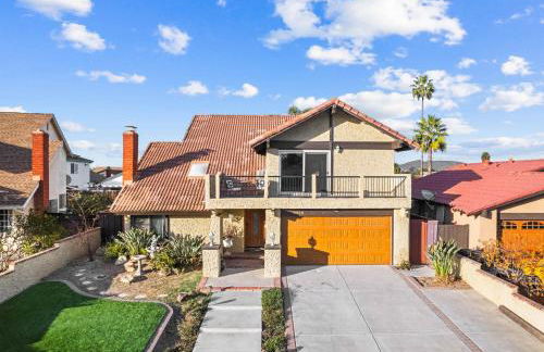 Mira Mesa Family Retreat 4BR with Balcony and Firepit - Photo 79