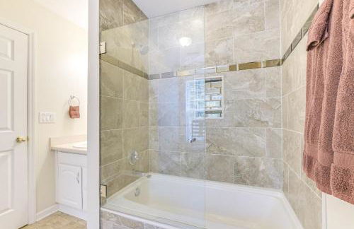 Hike, Golf and Boat Wake Forest Home with Yard - Foto 15