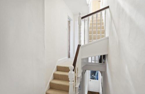 Beautiful Victorian Home on Peaceful Green Square - Foto 20