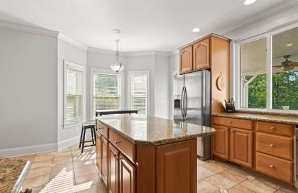 Lakefront 6bdr, Priv Dock, Game Room, Firepit Jake's Lake House by Avantstay - Foto 36