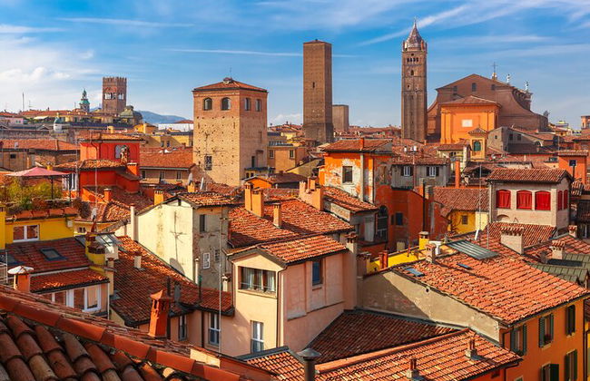 Degustação de vinhos italianos no terraço panorâmico em Bolonha - Foto 2