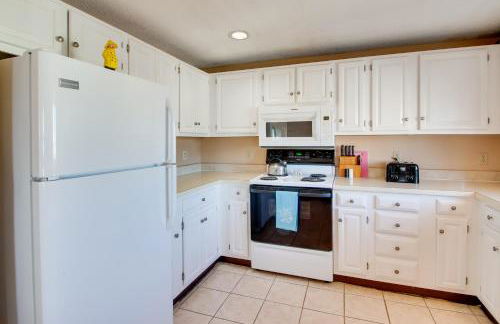 Beachfront Old Orchard Beach Condo with Balcony - Foto 9