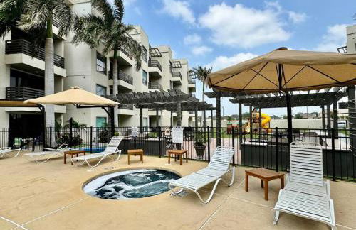 Luxury Condo with Pool and Jacuzzi - Photo 10