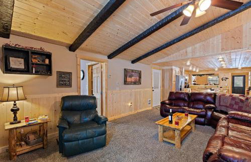 Huckleberry Hollow by KABINO Hot Tub FirePit PS2 Satellite Grill WiFi Golf Course - Foto 20