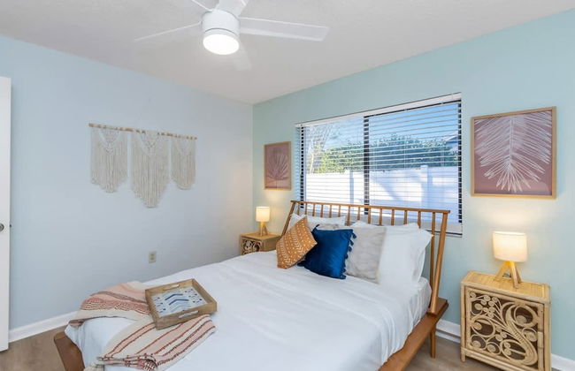 Fun Family-friendly Modern Beach Home With Pool - Photo 2