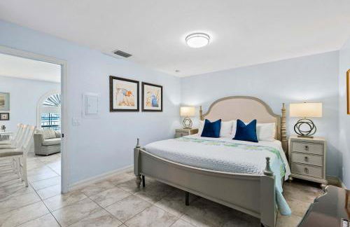 Le Monaco - Romantic 1 BR Condo Steps from 5th Ave S. Chic Coastal Retreat with King Bed and Beach Access. Perfect Location for Couples Near Dining, Shopping, and Naples Beach - Foto 18