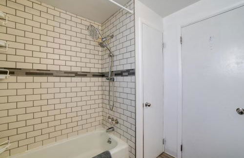 Large Private Yard Home 14 Mi to Niagara Falls! - Foto 16