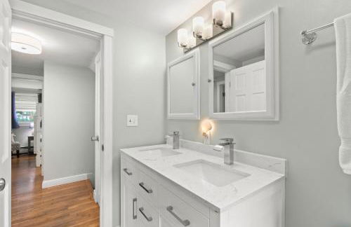 Modern Beach & Pond Getaway in Heart of Cape Cod - Foto 42