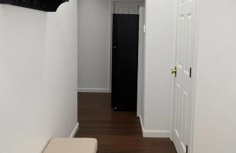 Bright & Stylish Guest Suite with Modern Comforts - Foto 10
