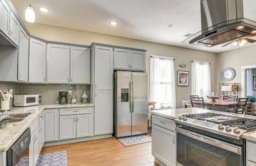 half Mi to Seawall! Family Home with Furnished Patio - Foto 7