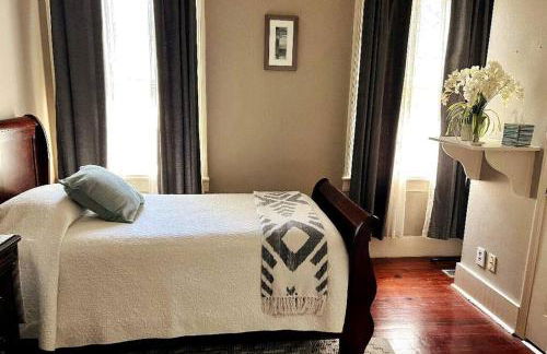 Agatha's Historic Home Free Parking Wi-Fi Deck - Photo 12