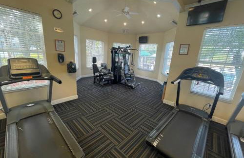 Beautiful Apartment Near Disney - Photo 49