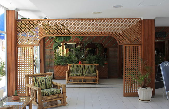 Apartamentos Plaza Azul - Photo 2