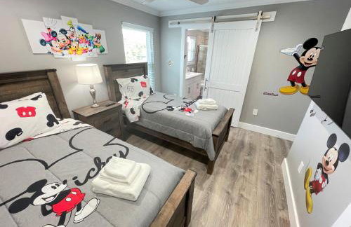 Gorgeous Modern 6BR South Facing Private Pool Hot Tub BBQ Theater 2 Miles Disney - Foto 14