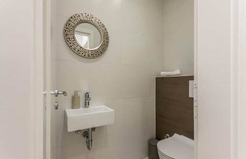 Luxe villa with pool, jacuzzi, and sauna - Foto 61