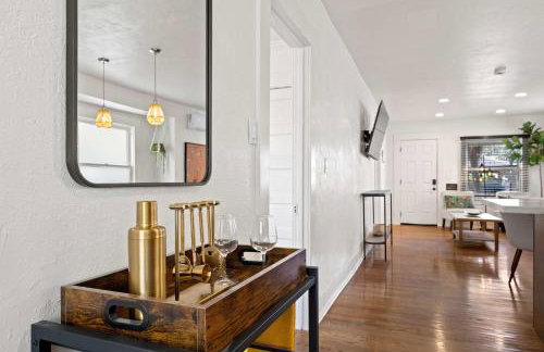 Mid-City 2BR Retreat Firepit Nights with Free Parking - Photo 14