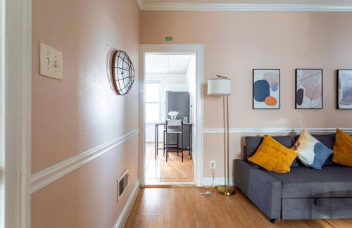 City Outside Serenity Inside: 2B1B NYC - 40 Min - Photo 9