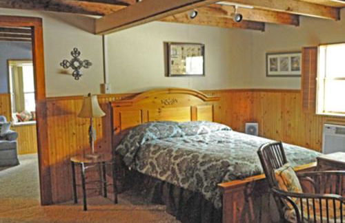 Rustic Waterfront Cottage Rental on the Guadalupe River in Texas - Photo 6