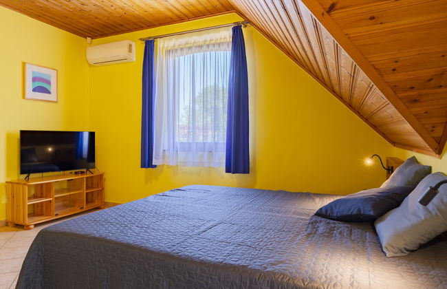 4 bedroom Apartment in Balatonszárszó with garden and terrace - Photo 11