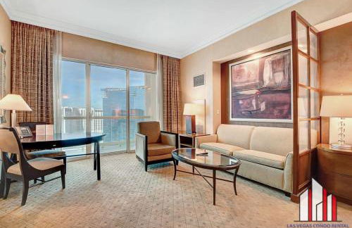 MGM Signature-32-607 F1 Track & Strip View Balcony - Foto 3