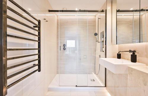 Modern Chic Flat Near Westfield Mall & Tube, Luxury & Comfy - Foto 25