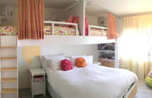 2 Story, 5 Bedroom, 3 Bath Flat, Steps from the Beach & Cliff Walk - Foto 10