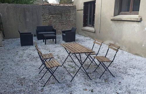 Superbe Appt avec cour et parking gratuit à 5min de la cité médiévale - Foto 10