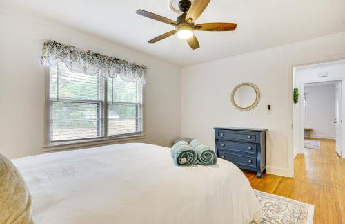 Dogwood Cottage with Fireplace 1 Mi to University - Foto 13