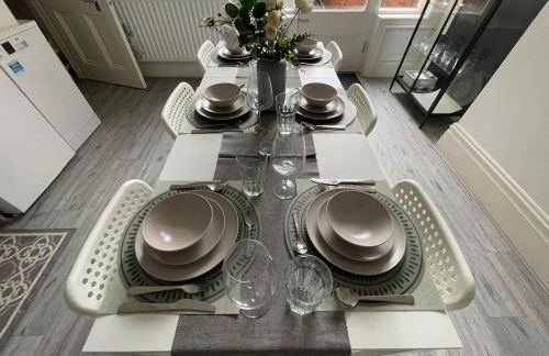 Spacious Flat! Sleeps 7, Pet Friendly and Parking - Photo 16