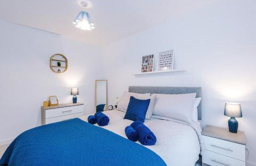 Stunning 3 Story Home, 3 x King Size Beds, Pool Table, Free Parking x2, Ping Pong - Foto 19