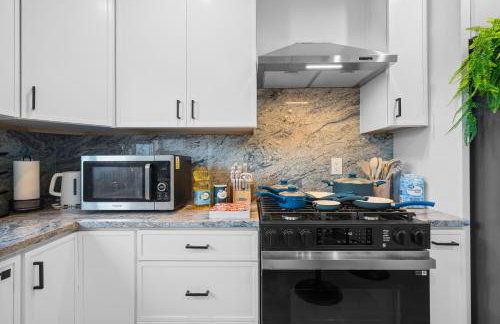 Entire Private Home with 3 Bedrooms 2 Bathrooms, with Garage, Gated Yard, King Bed House, Available Now - Foto 37