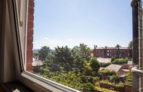 Cathedrals View - 2-4 bed Top-floor Apt in Exeter - Self Check in, Free Parking! - Foto 15