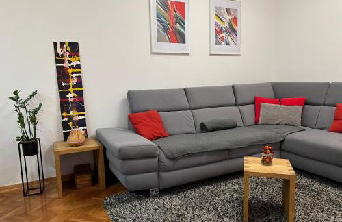 Split apartment - 5 min by car to the beach & city center - free public parking - Foto 6