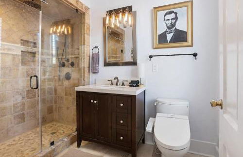 Lovely Victorian Beauty in Heart of Downtown - Foto 14