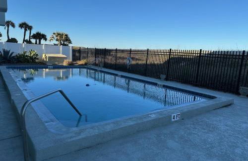 Welcome to Sandpiper Beachfront Condo Cozy 1-bed in JAX Beach, perfect for couples! Pet-friendly! - Foto 24