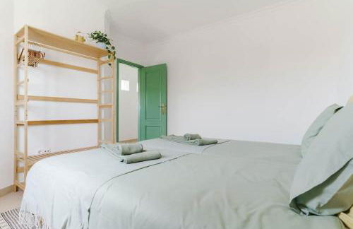 Green Breeze Escape by Lisbeyond - Photo 10