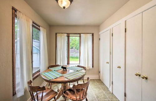 Walkable Lake Elkhart Apt Dine, Shop, Swim! - Foto 12