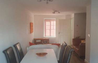Home near Rugby Station for contractors and Work Commuters, 5 bedroom, Free Parking & Garden - Photo 2